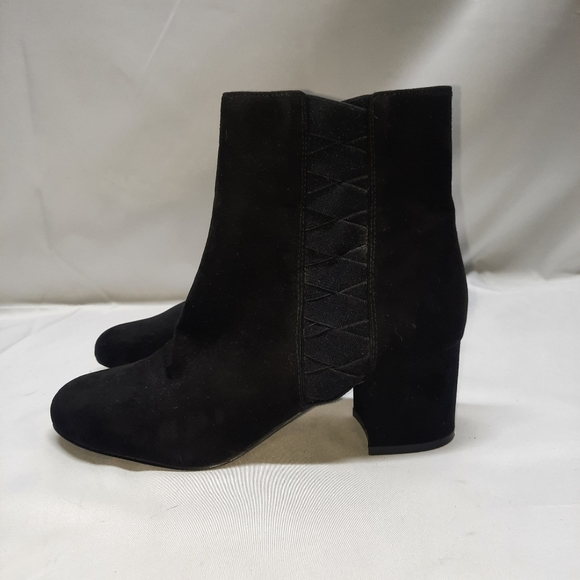 Nine West Block Heel Black Suede Zip ankle bootie size 8 - Picture 1 of 11